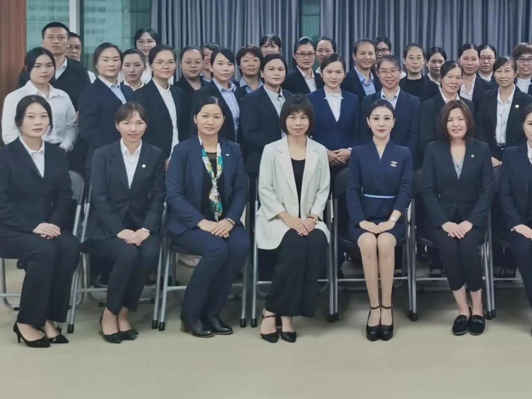 保險行業(yè)《商務禮儀》培訓 從產(chǎn)品到服務，從服務到禮儀服務的演進路徑